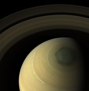 Saturno-esagono